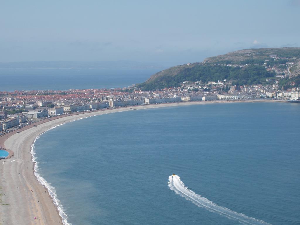 Superb Cintra Beachside Apartments Llandudno Buitenkant foto